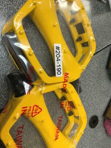Yellow platform bike pedals - yellow,